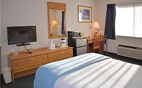 Americas Best Value Inn & Suites - Tahquamenon Country