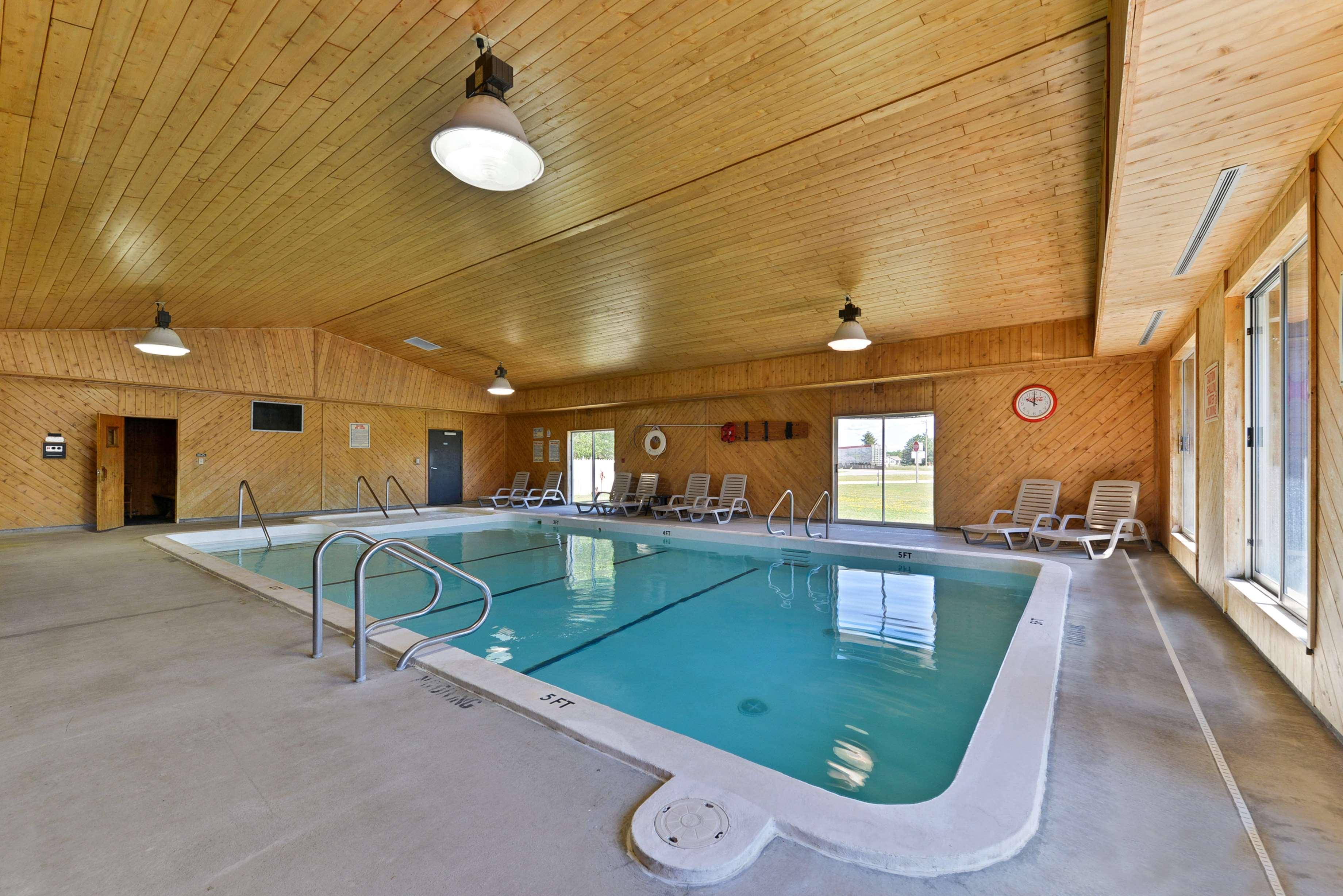 Americas Best Value Inn & Suites - Tahquamenon Country Newberry Exterior photo