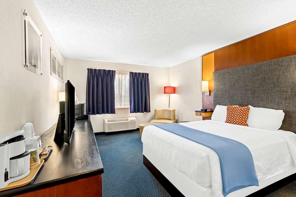 Americas Best Value Inn & Suites - Tahquamenon Country Newberry Room photo