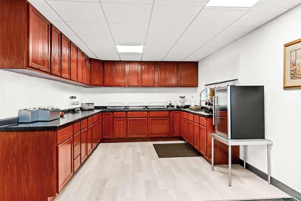 Americas Best Value Inn & Suites - Tahquamenon Country Newberry Restaurant photo