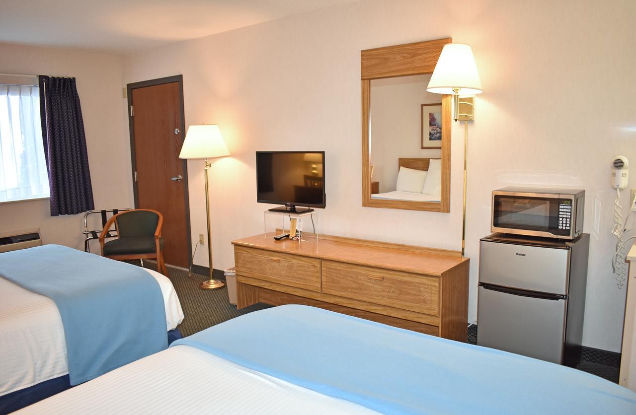Americas Best Value Inn & Suites - Tahquamenon Country Newberry Exterior photo
